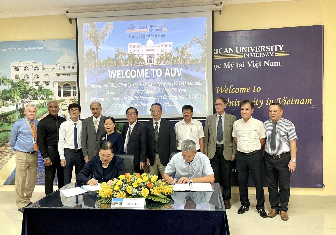 LỄ KÝ KẾT BIÊN BẢN GHI NHỚ GIỮA TRƯỜNG ĐẠI HỌC MỸ TẠI VIỆT NAM VÀ TỔNG CÔNG TY QUẢN LÝ BAY VIỆT NAM